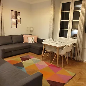 https://apt-charming-in-the-old-town.warsawhotelspoland.com
